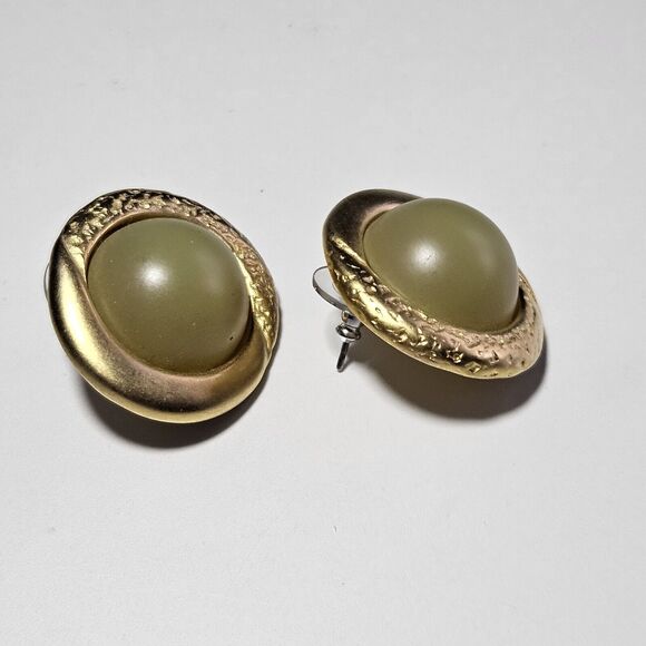 **Sale** Vintage Ernst Gideon Bek Gold Tone Green Round Earrings - Picture 11 of 12